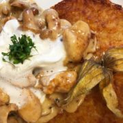 Rösti mit Putengeschnetzeltem und Pfifferlingsrahm Rösti mit Putengeschnetzeltem und Pfifferlingsrahm