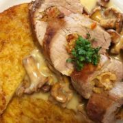 Gefülltes Schweinefilet mit Pfifferlingsrahmsoße Gefülltes Schweinefilet mit Pfifferlingsrahmsoße